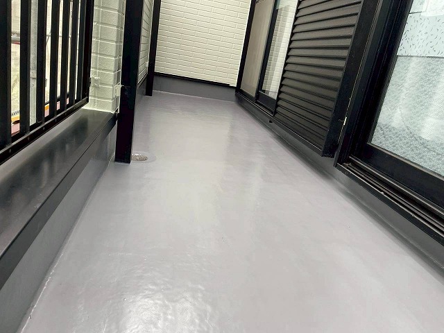 明石市　ベランダの塗装を終えた床